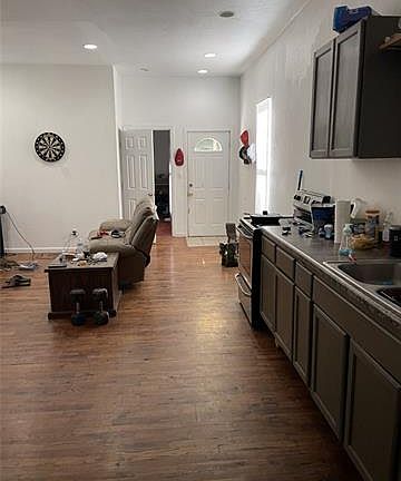 3rd image of 518 Hamburg St