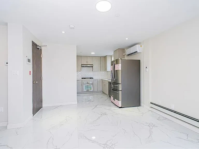 Banner Ave — Photo 1