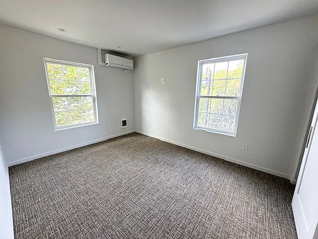 784 Farmington Ave — Photo 10