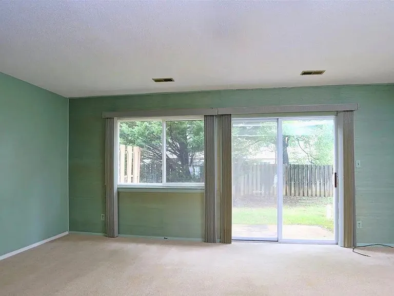 220 Elizabeth St #D4 — Photo 3