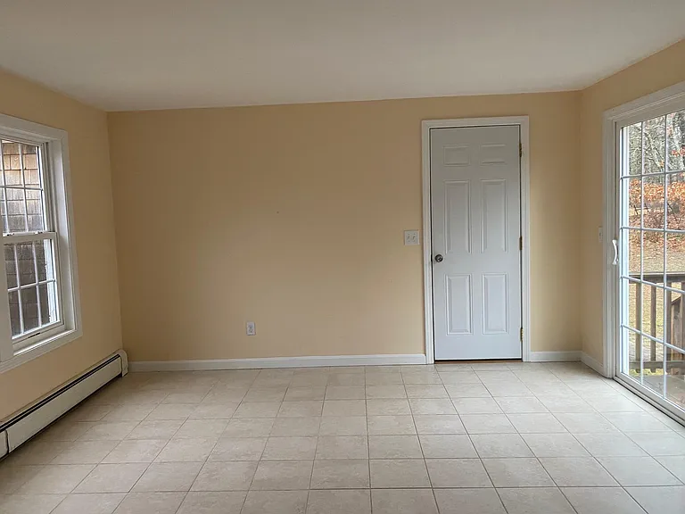 18 Myrtle Ln — Photo 5