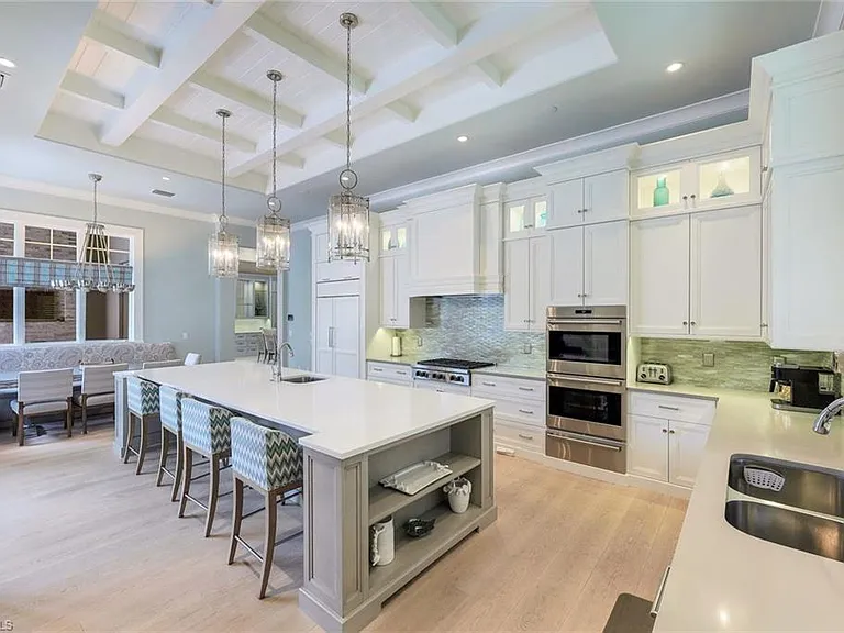 425 Harbour Dr — Photo 7