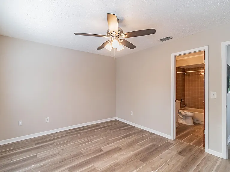 2419 W Stroud Ave #B — Photo 17