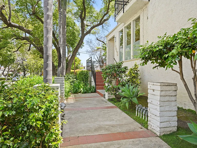 1885 Veteran Ave #207 — Photo 25