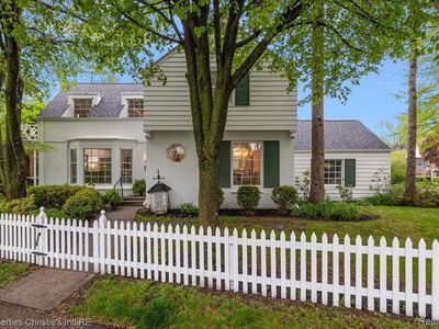 75 Grosse Pointe Blvd, Grosse Pointe Farms, MI, 48236