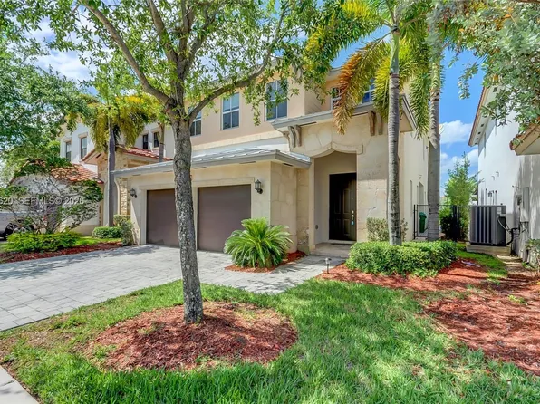 10555 NW 69th Ter, Doral, FL 33178