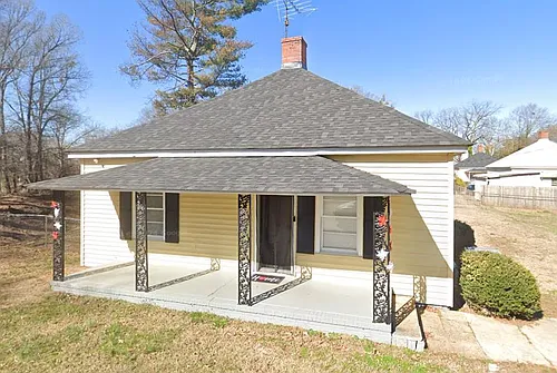 390 Farley St Photo 1