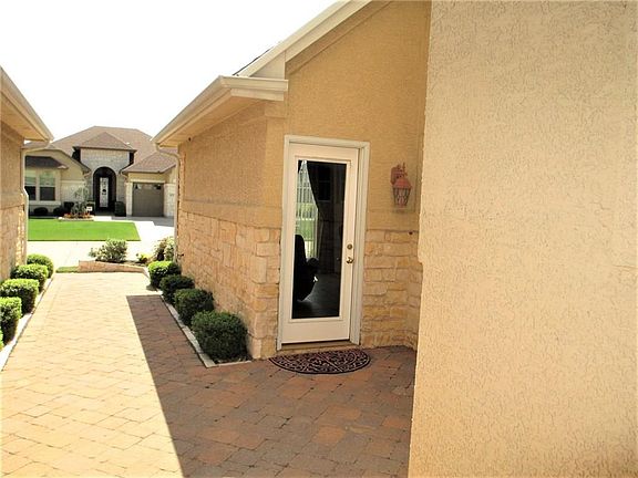 2nd image of 10516 Countryside Dr