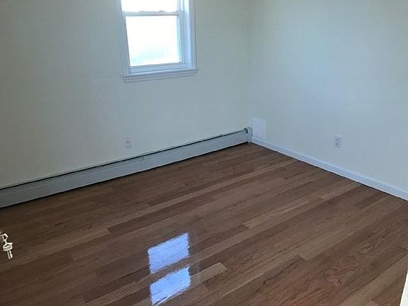 2nd image of 185 Bay 17th St