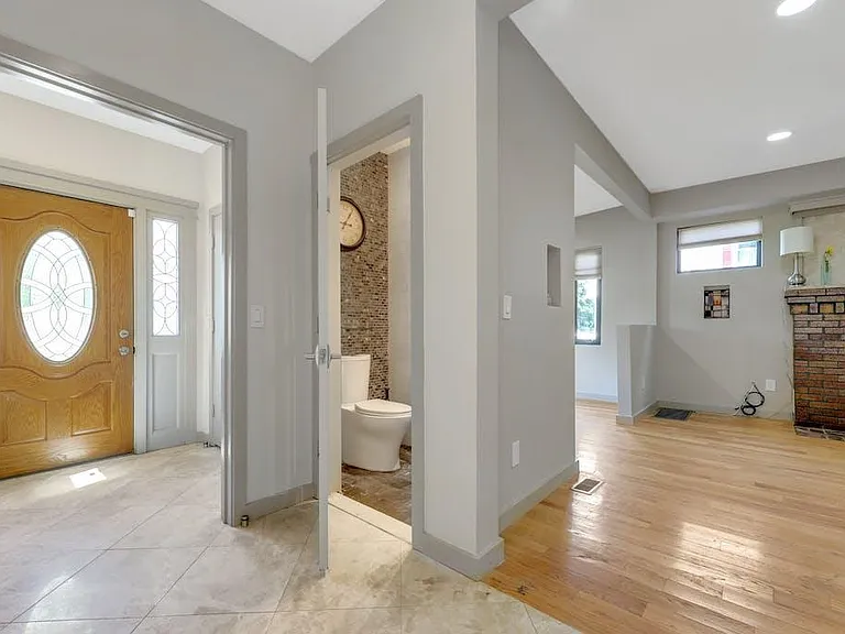 115 W Englewood Ave — Photo 4