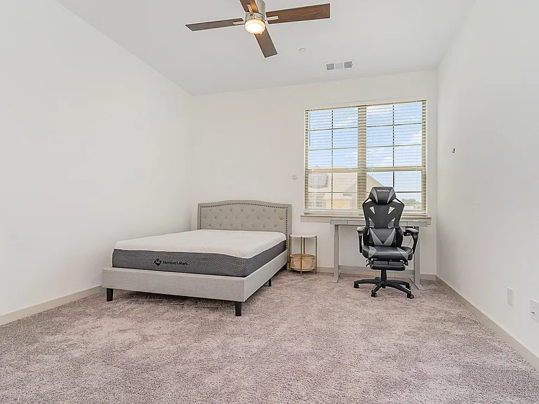 681 Claire Ln — Photo 24