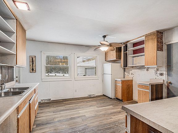 4th image of 3039 Casper St