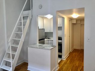 226 W 15th St #2D, New York, NY 10011