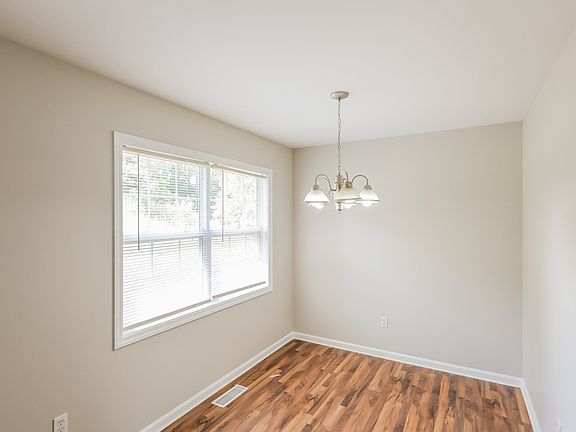 3rd image of 965 Skyview Lake Rd
