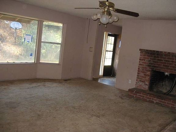 Living w/Ceiling Fan
