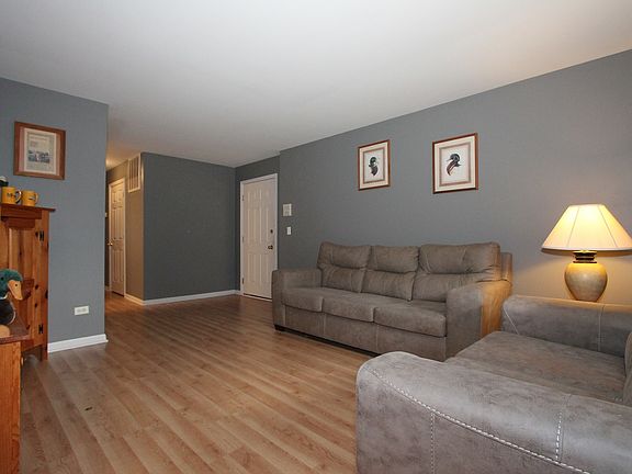 4th image of 1071 N Village Dr Unit 2
