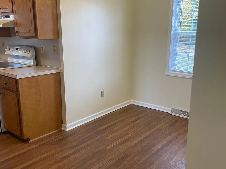 145 Noel Ave — Photo 9