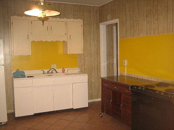 3rd image of 195 Baker St