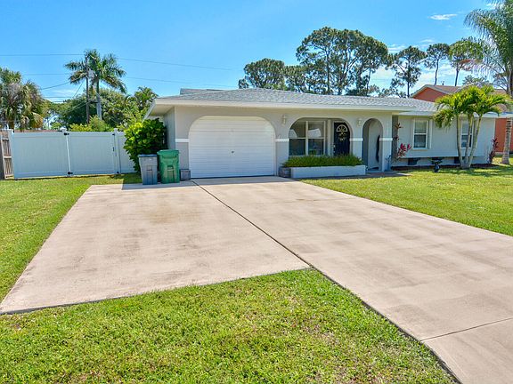 2nd image of 1167 SE Proctor Lane
