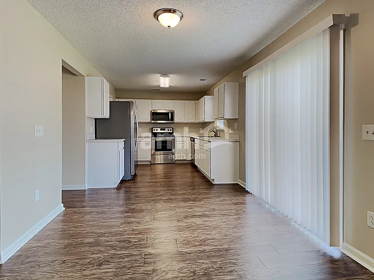 105 Walton Pl — Photo 4