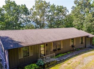 222 Rambling Dr, Hendersonville, NC 28739