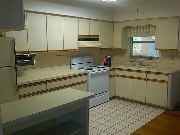 2nd image of 902 S Martin Luther King Jr Ave