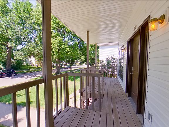 3rd image of 820 Laramie St