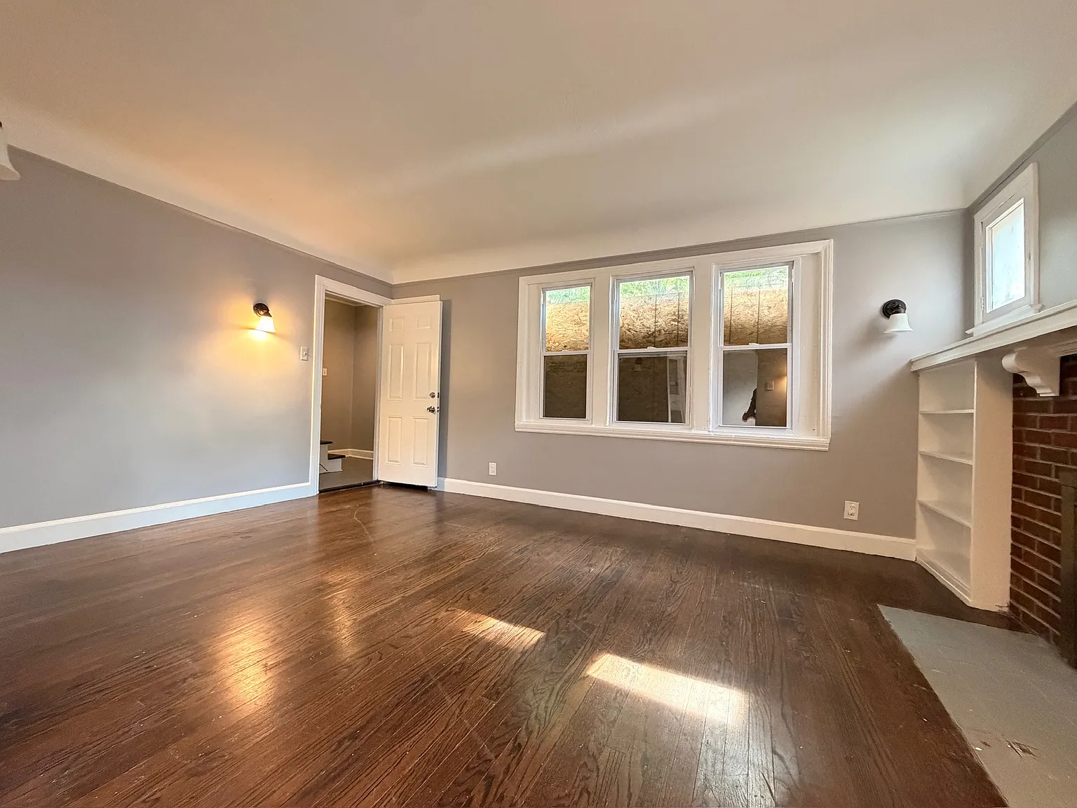 4522 Hereford St — Photo 3
