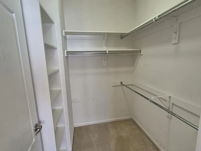 1325 Emsworth Dr — Photo 9
