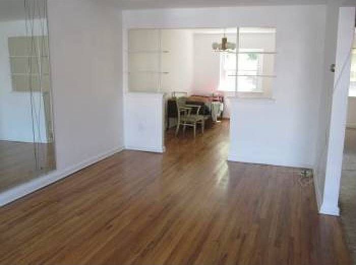 2nd image of 2558 Fenton Ave