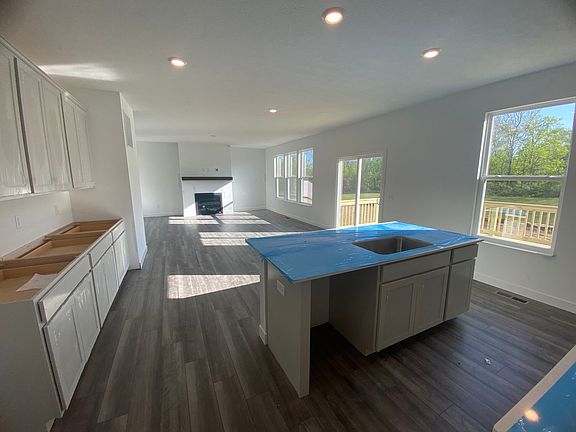 2nd image of 868 Canning St