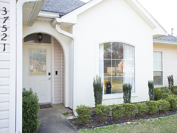2nd image of 37521 Southwood Village Ave
