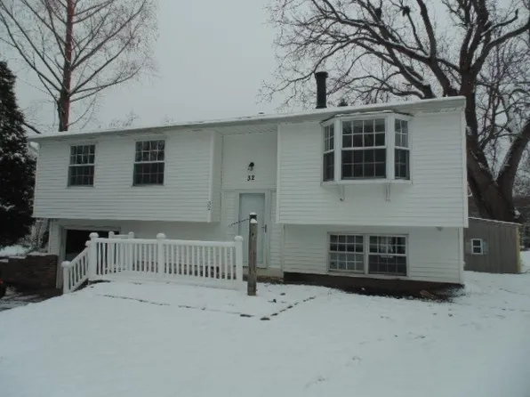 32 Justinshire Dr, Henrietta, NY 14467