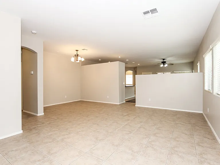 17722 W Marshall Ln — Photo 2