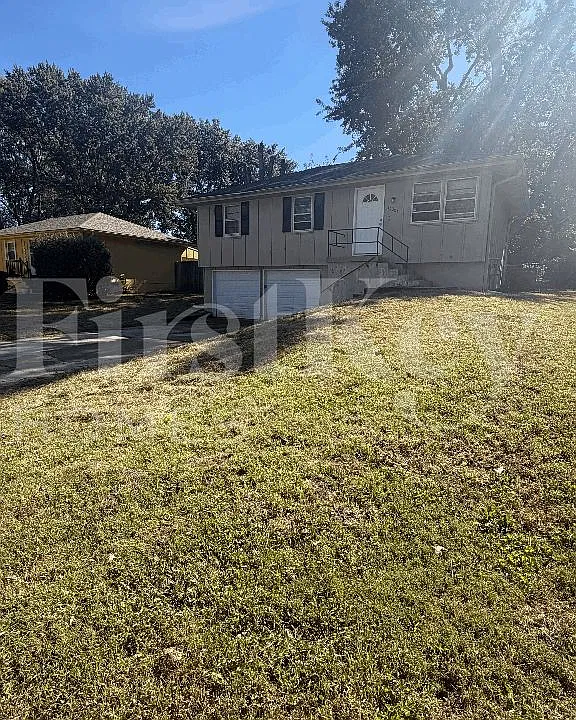 15301 E 48th Ter
