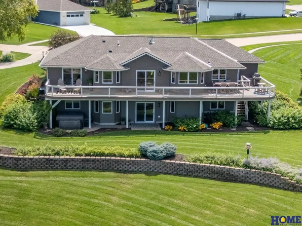 915 Dundee Ct, Crete, NE 68333