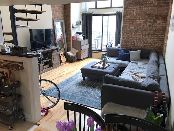 2nd image of 1220 Lasalle St #5C
