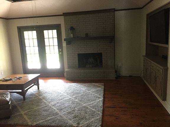 4th image of 504 N Parkridge Dr
