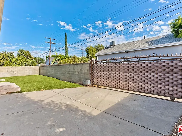 17322 Martha St — Photo 21