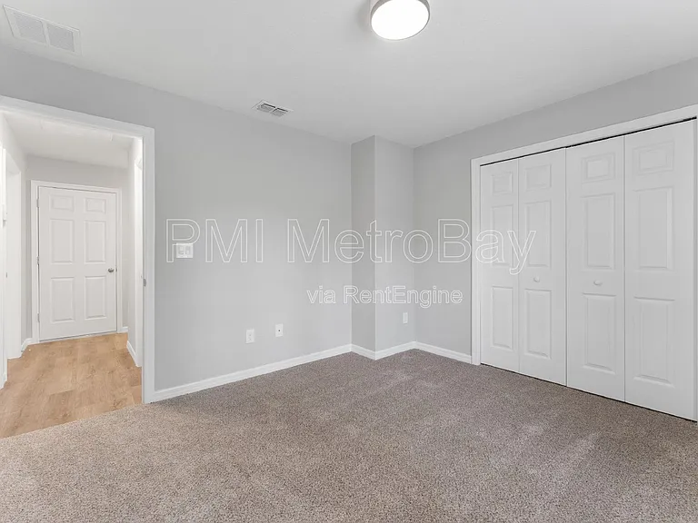 9461 N Sandree Dr — Photo 34