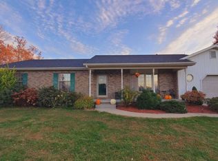 5559 E Seven Hills Ln, Clay City, IL 62450