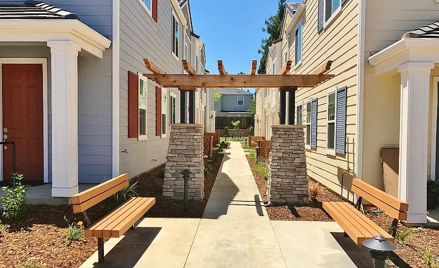 3 bed, 1364 sqft, $3,500 — Photo 2