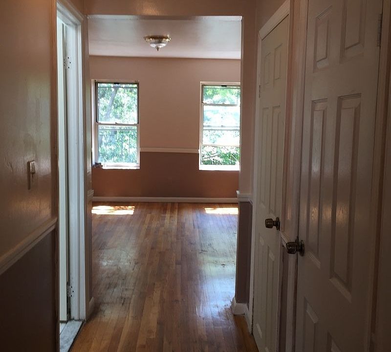 1st image of 752 Willoughby Ave APT 4
