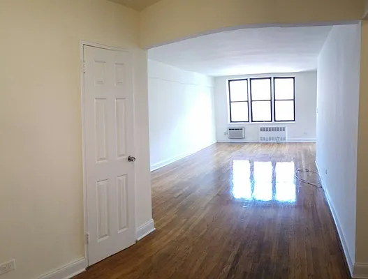 Rented by Smart NY Realty LLC | media 18