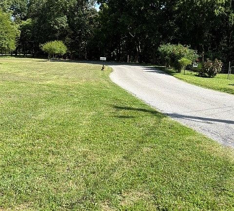 5th image of 801 E Hilltop Dr
