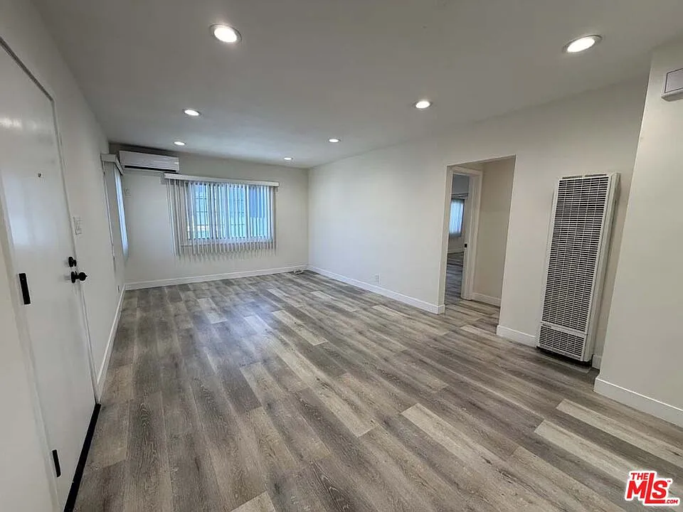Photo 2 of 20 - 8818 Ramsgate Ave #8822-1/2 - Los Angeles, CA Building Photo - 8818 Ramsgate Ave #8822-1/2