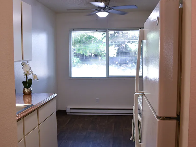 Halsey Summit Apartments — Photo 8