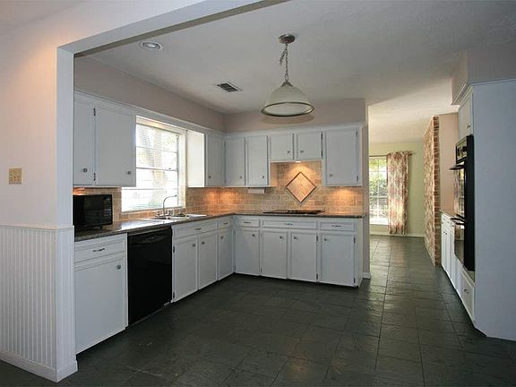 4th image of 1003 Parkstead Dr