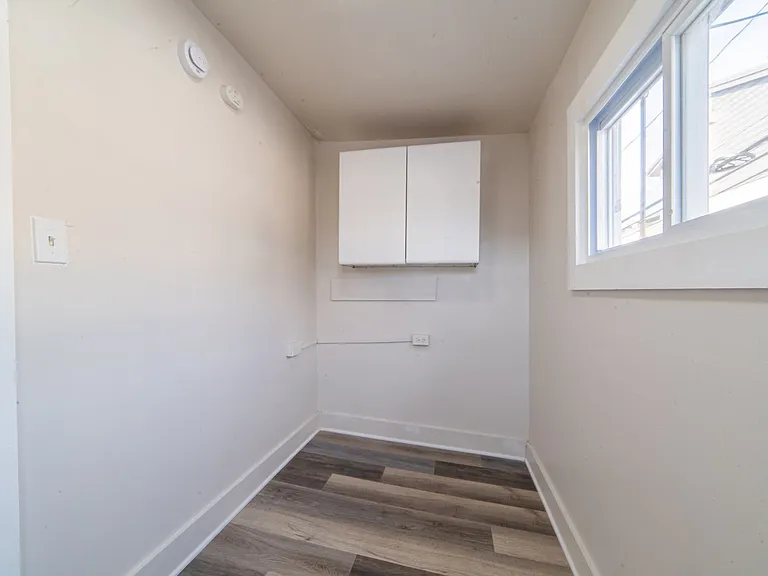 21 N Laclede Ave — Photo 9