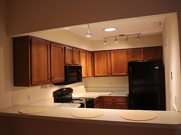 Kitchen w/ upgraded appliances